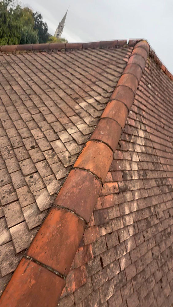 How Do I Know If My Roof Needs Repairing or Replacing? Roof Replacement Surrey & South West London. Merton Roof Repairs